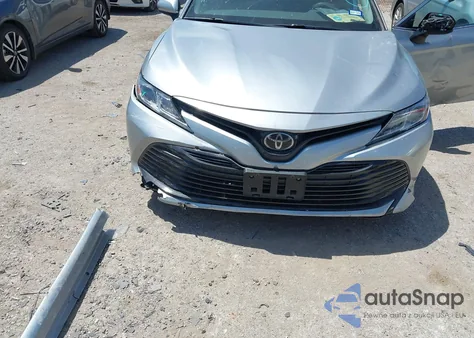 2019 Toyota Camry Le z USA, uszkodzony, nr VIN 4T1B11HK0KU184316